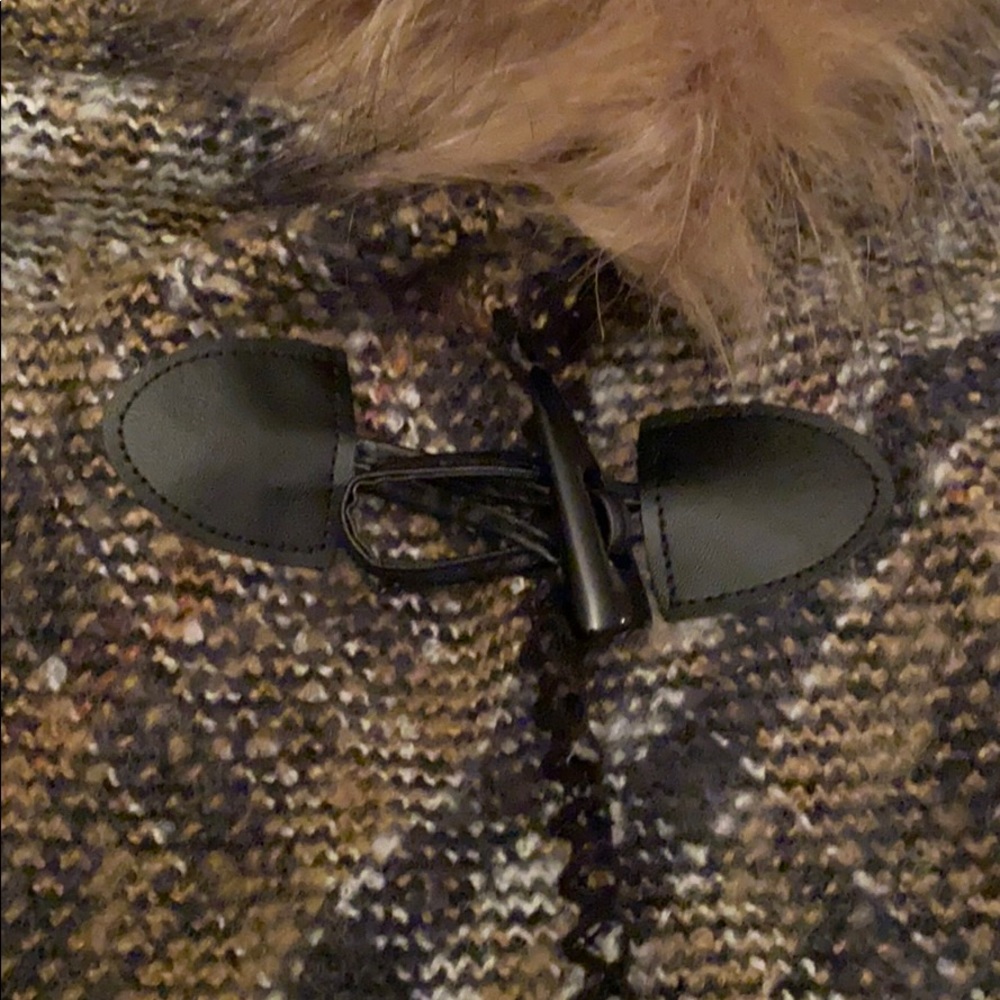 Poncho - Picture 3 of 3